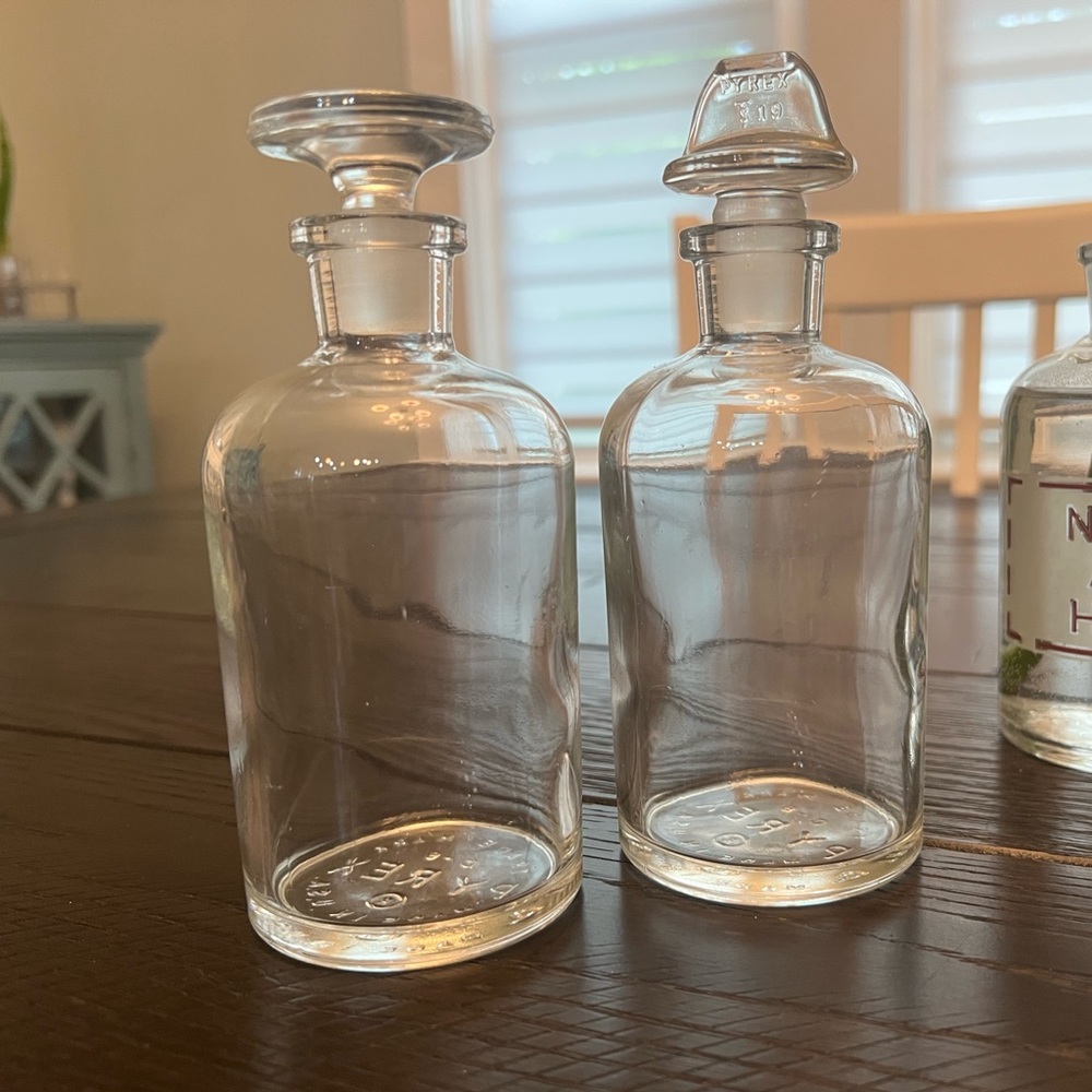 2 clear Pyrex vintage apothecary jars
